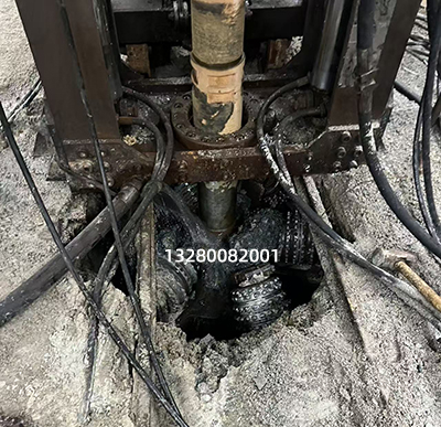 1.5米地面通風(fēng)孔天井鉆機(jī)施工完成